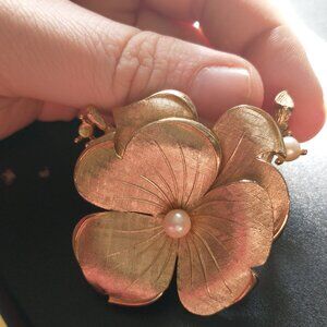 Vintage Gold Tone Faux Pearl Floral Flower Brooch Pin